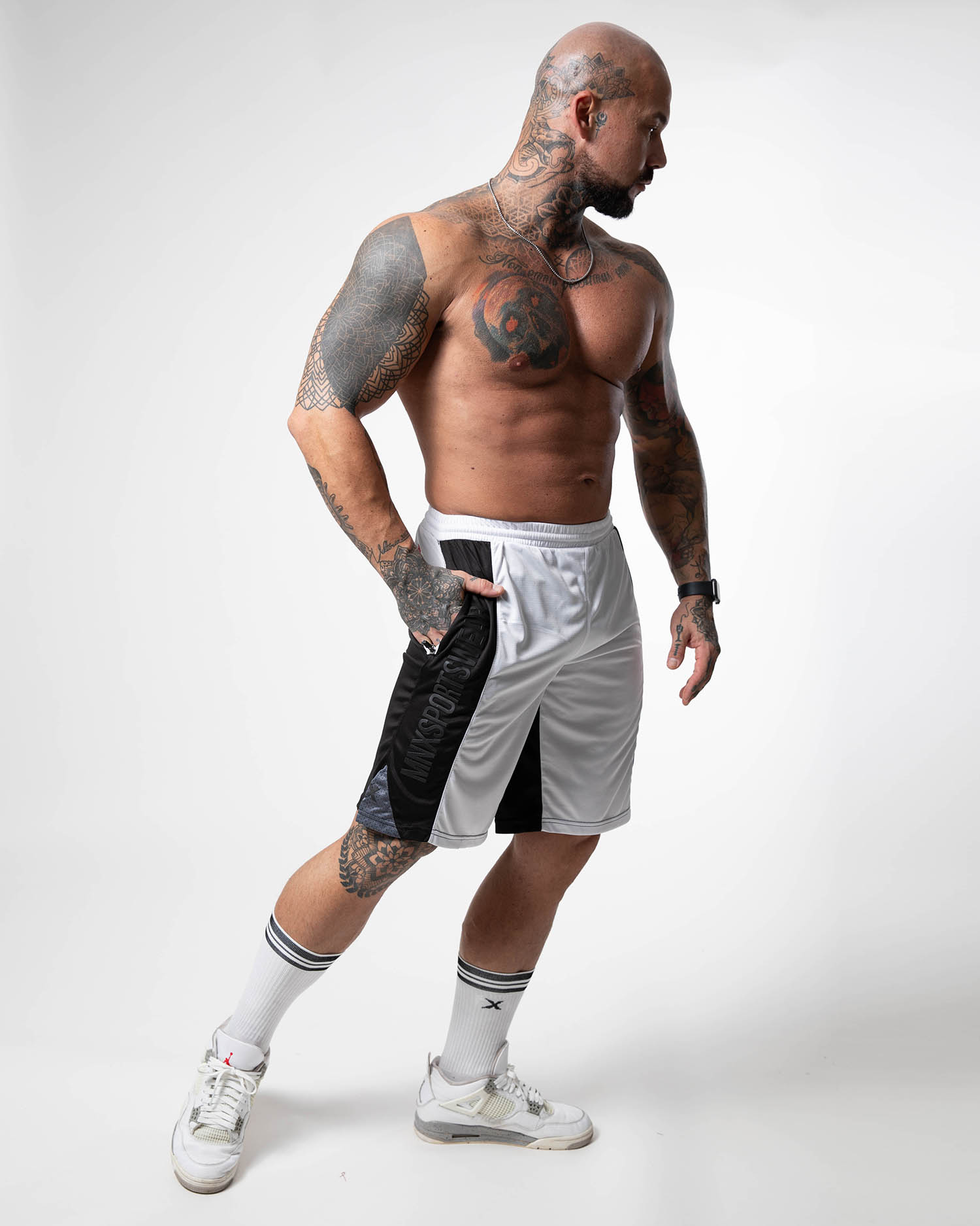 MNX Mesh shorts White & Black - Image 3